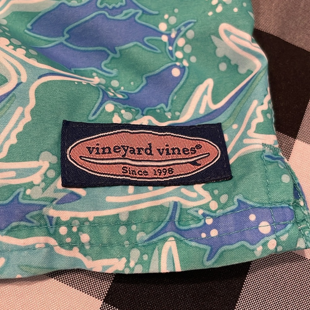 Vineyard Vines swim trunks, lined, elastic waist w/ withdraw string. Men’s XS. - Picture 2 of 10